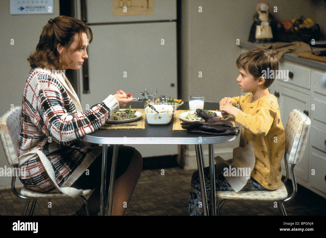 TONI COLLETTE & HALEY JOEL OSMENT THE SIXTH SENSE (1999 Stock Photo, Royalty Free Image TONI COLLETTE & HALEY JOEL OSMENT THE SIXTH SENSE (1999 Stock Photo, Royalty Free Image