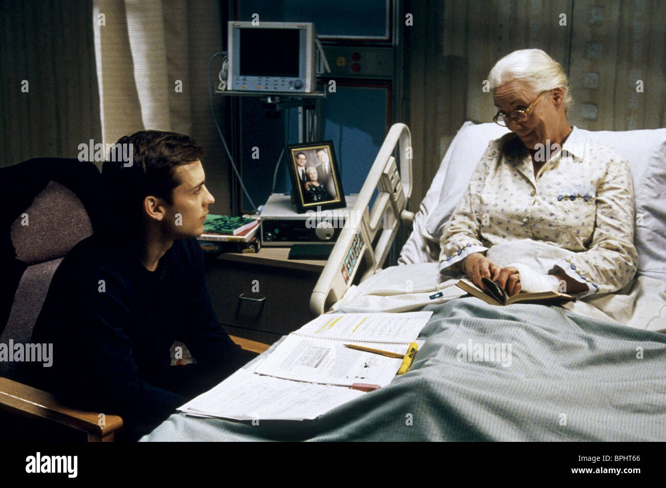 TOBEY MAGUIRE ROSEMARY HARRIS SPIDERMAN; SPIDERMAN (2002 Stock Photo