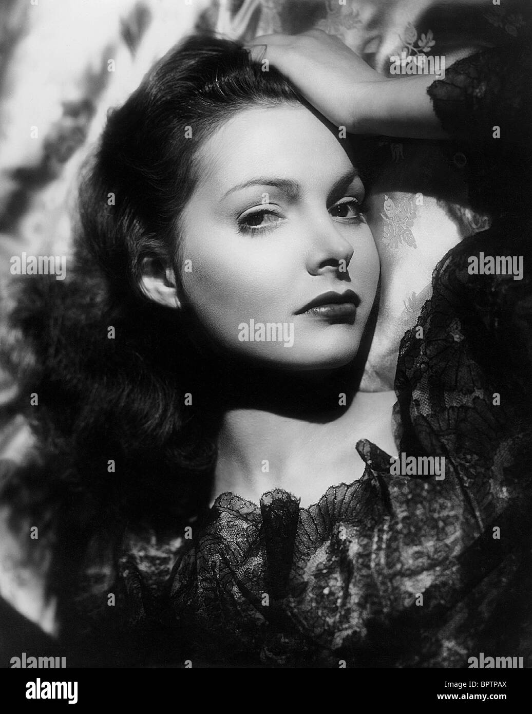 <b>ELIZABETH SELLERS</b> ACTRESS (1952) Stock Photo - elizabeth-sellers-actress-1952-BPTPAX