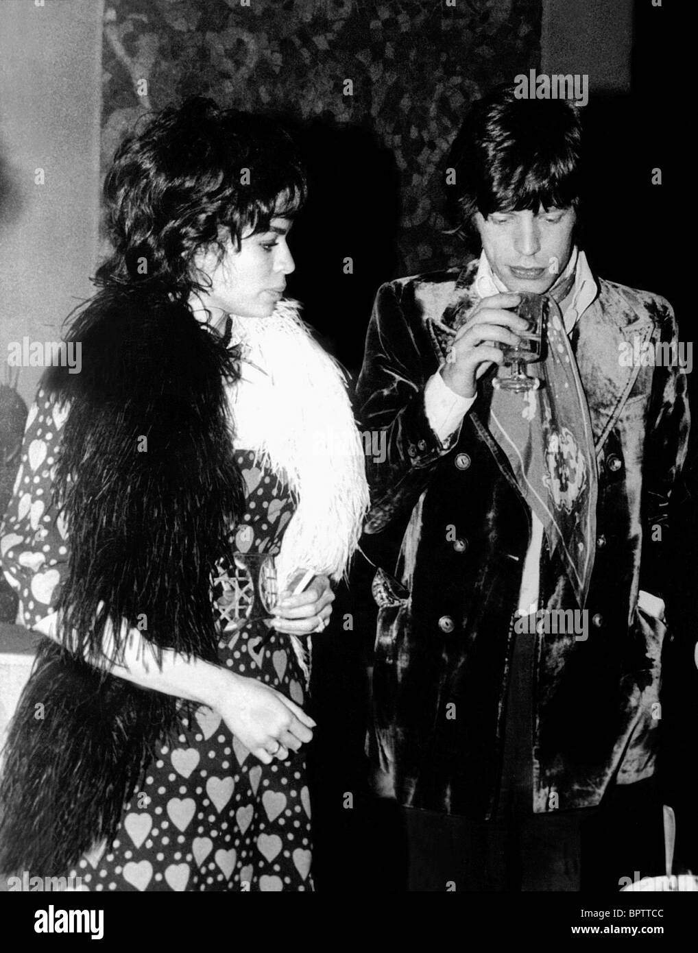 BIANCA JAGGER MICK JAGGER ROCK STAR WITH MODEL WIFE (1972 Stock Photo