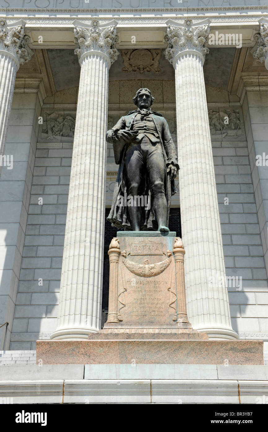 Statue of Thomas Jefferson in front of State Capitol Jefferson City