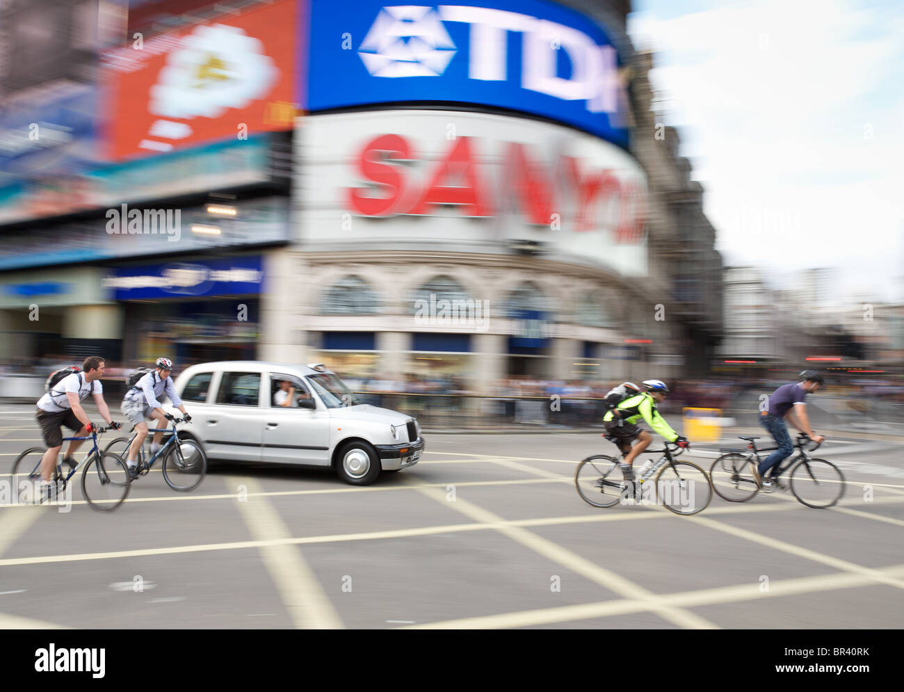 cyclists-in-piccadilly-circus-london-BR4