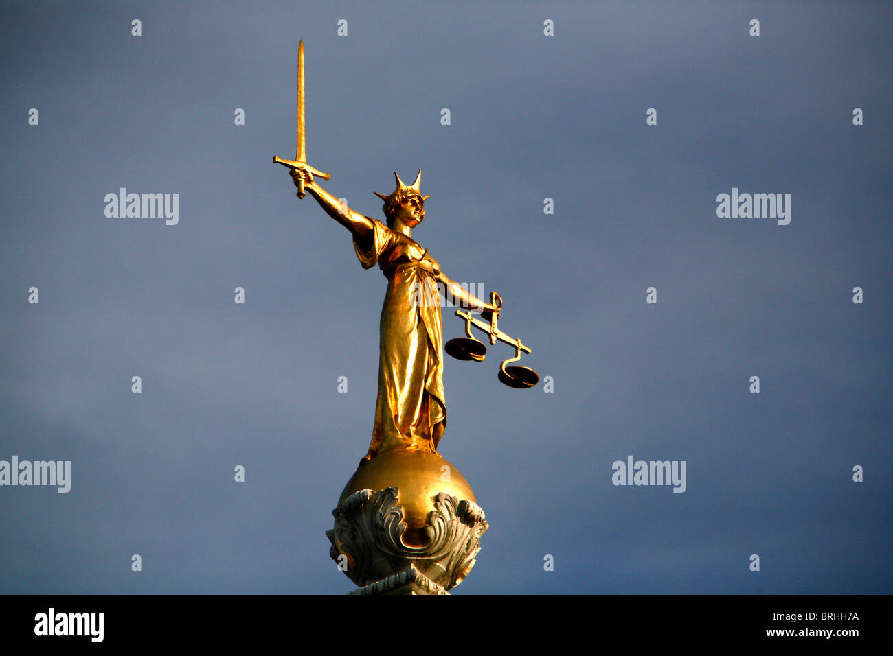 Statue-of-Justice-on-top-of-the-Old-Bail