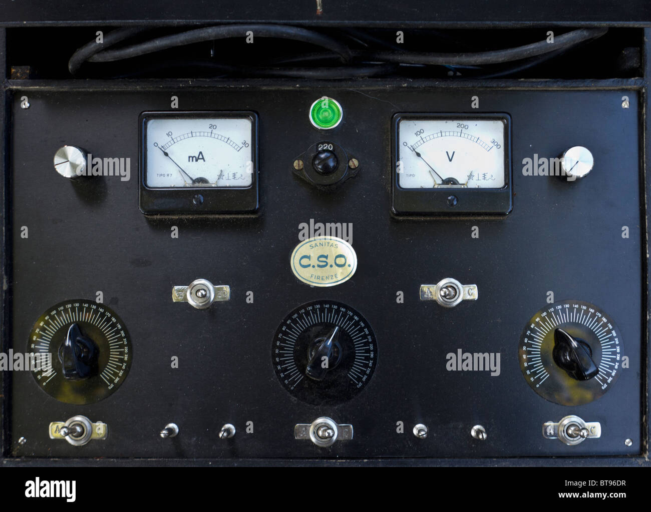 Antique electrical stimulator with a set of plasma discharge tubes