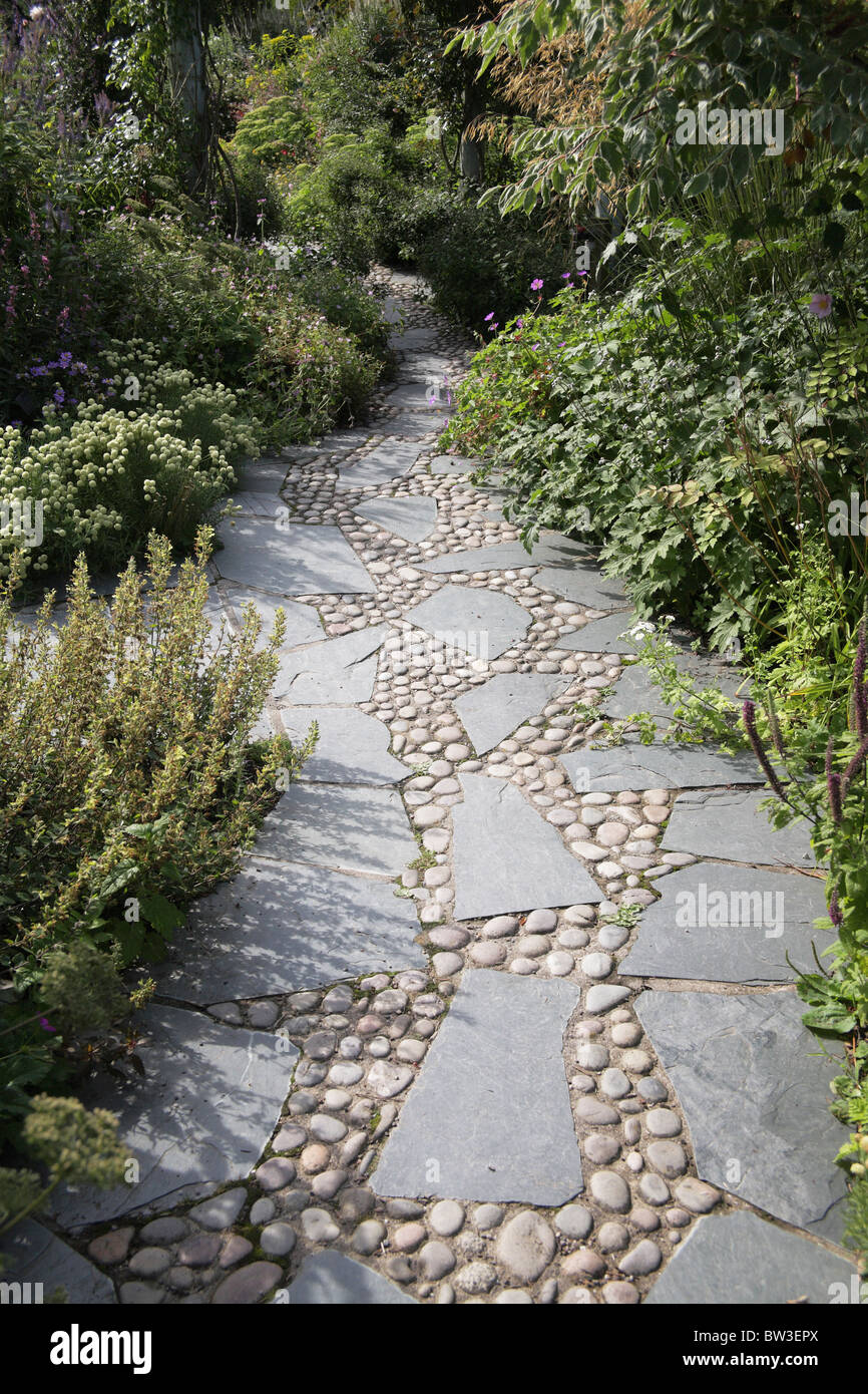 stone slate path garden stock photos & stone slate path garden stone slate path garden stock photos & stone slate path garden