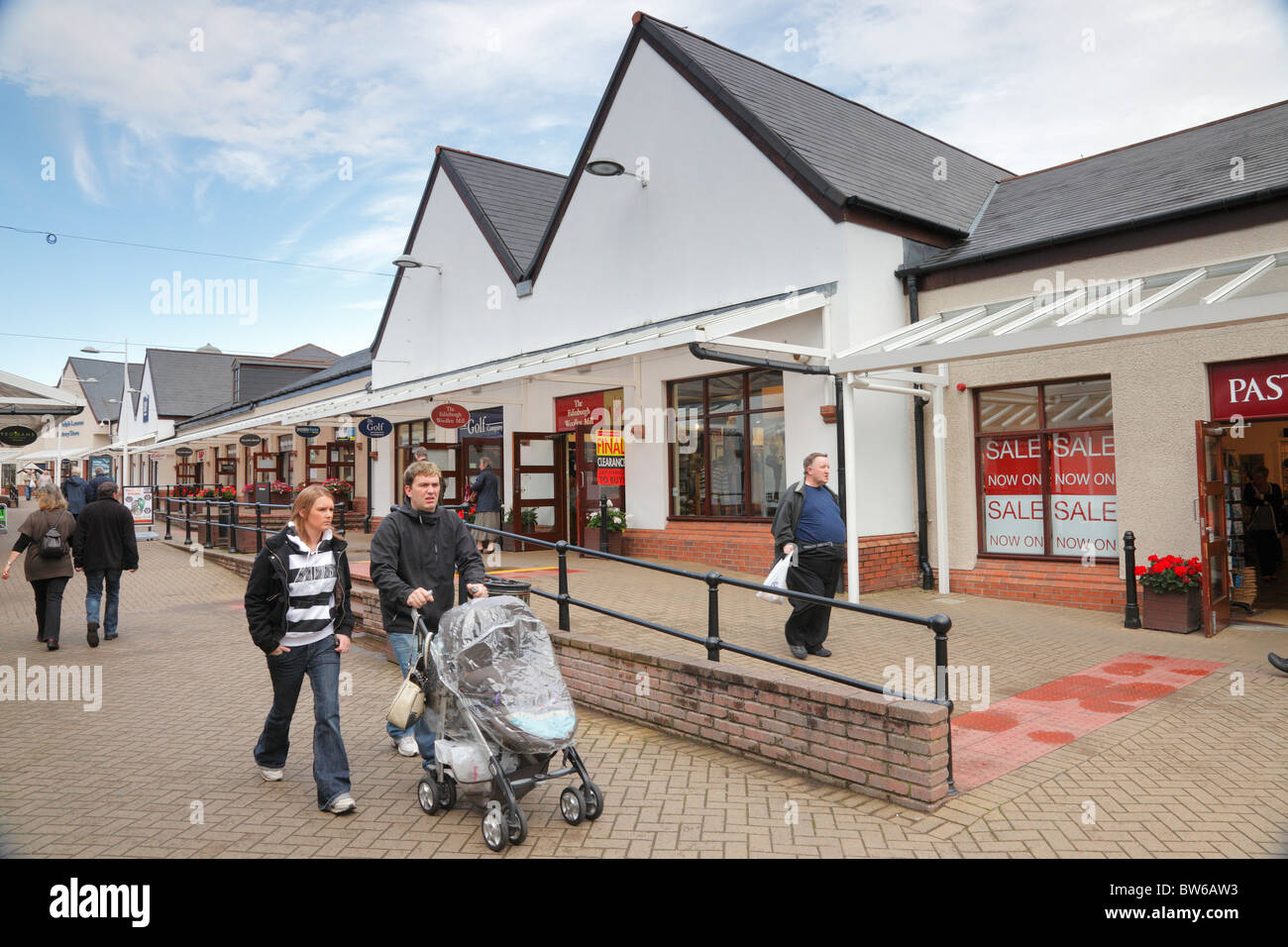 Shoppers, Gretna Gateway Outlet Village, Glasgow Rd, Gretna Stock Photo