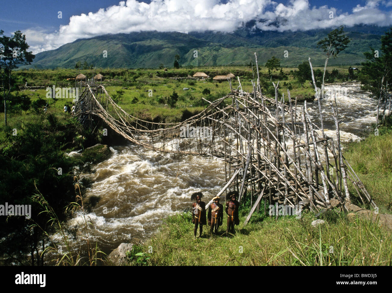 suspension-bridge-across-baliem-river-baliem-valley-papua-indonesia-BWD3J5.jpg