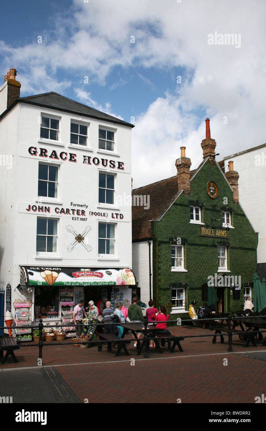 Pubs and shops line Poole Quay Stock Photo, Royalty Free Image