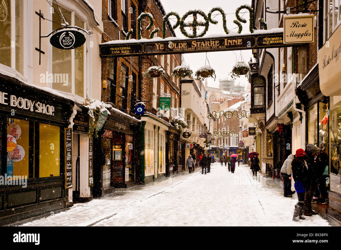 Stonegate, York, in snow Stock Photo, Royalty Free Image 33264194 Alamy