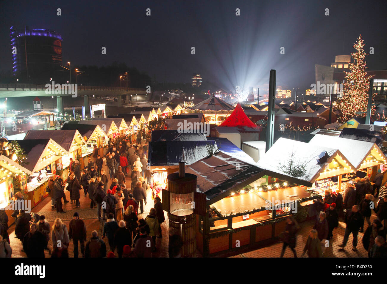 Traditional Christmas market, with many decorated booths, at Centro Stock Photo, Royalty Free