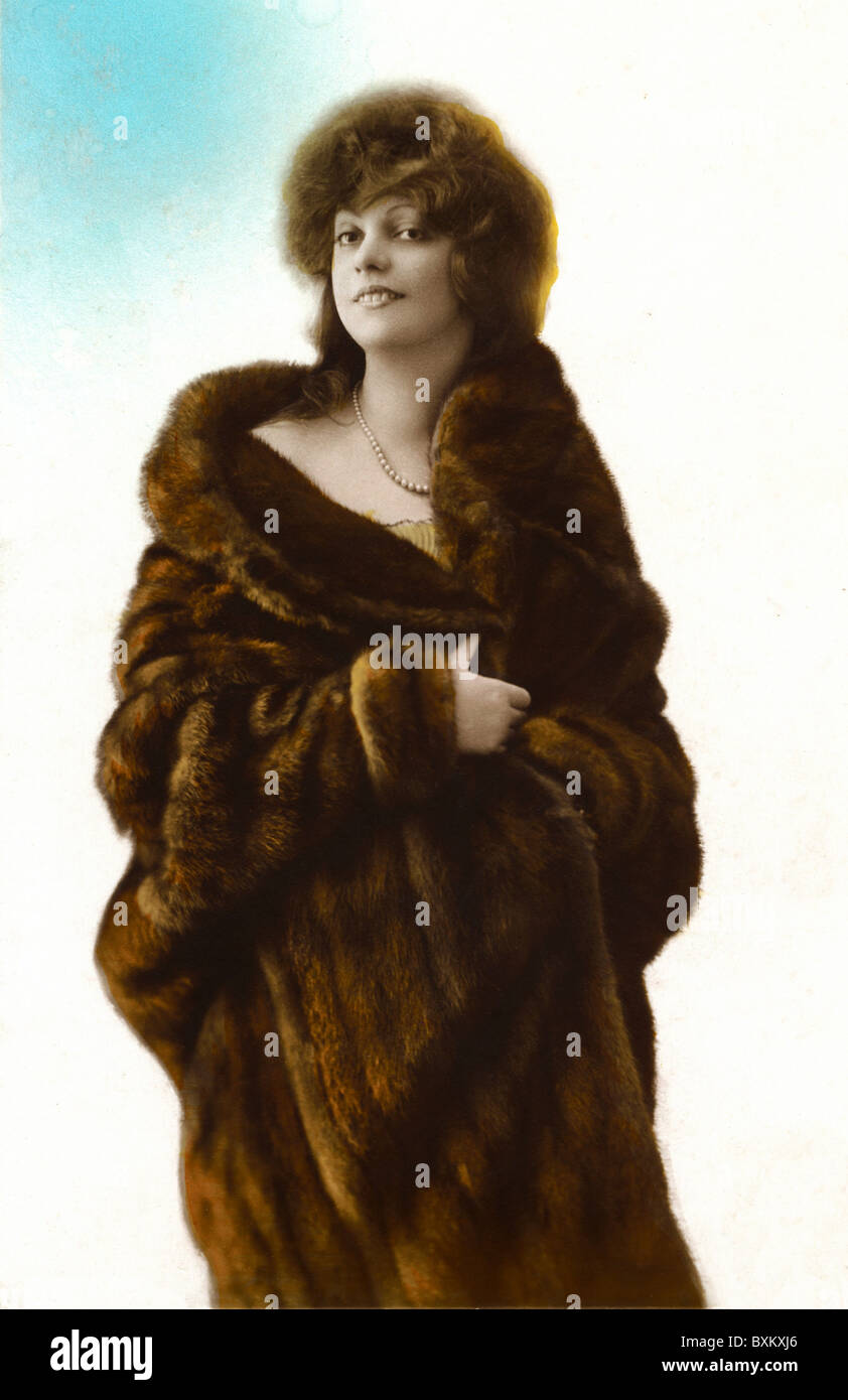 fashion, 1920s, ladie's fashion, fur coat, mink, Belgium, circa 1924