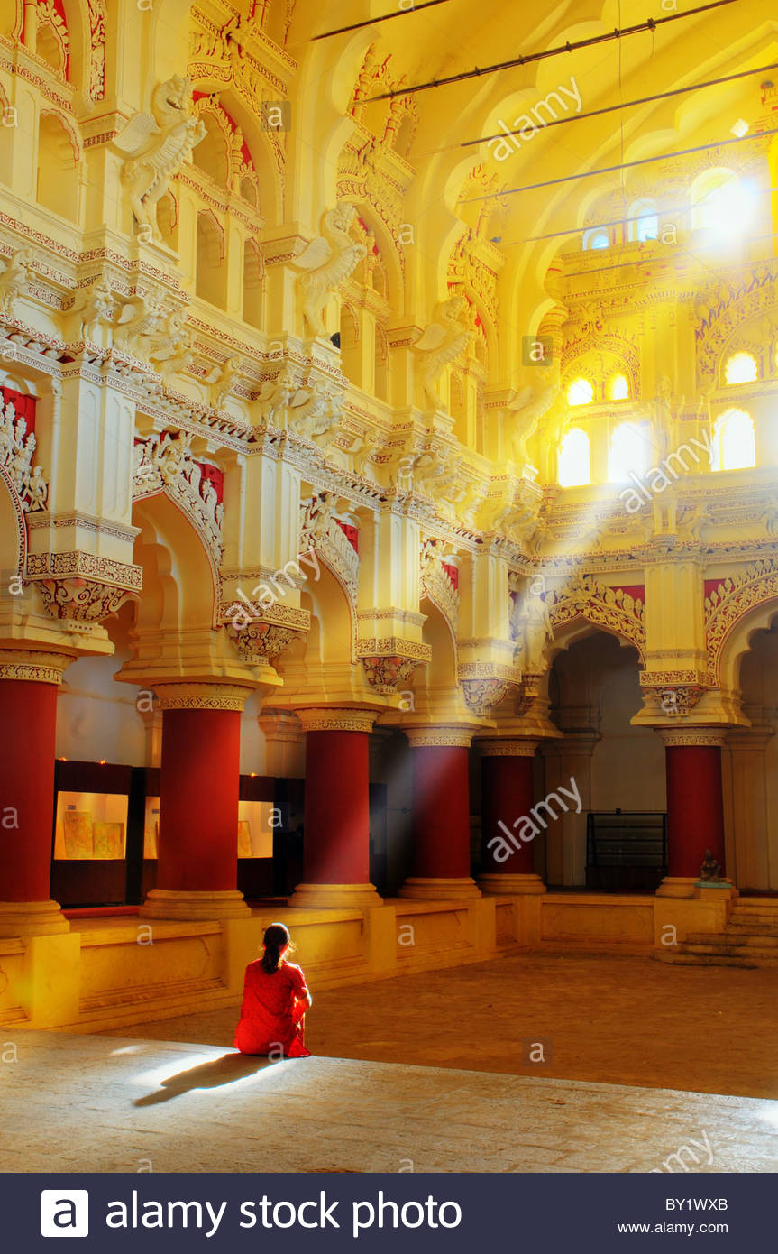 inside-the-thirumalai-nayaka-palace-in-m