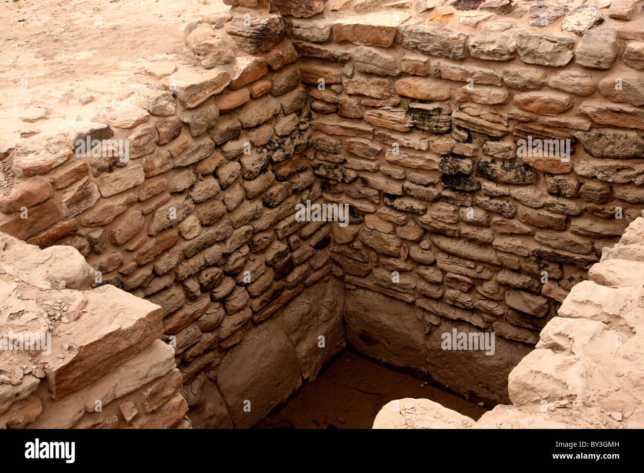 harappan civilisaton By 2,500 bce the indus-sarasvati or harappan civilization became the largest civilization of the ancient world with a population of over 5 million people. harappan civilisaton By 2,500 bce the indus-sarasvati or harappan civilization became the largest civilization of the ancient world with a population of over 5 million people.