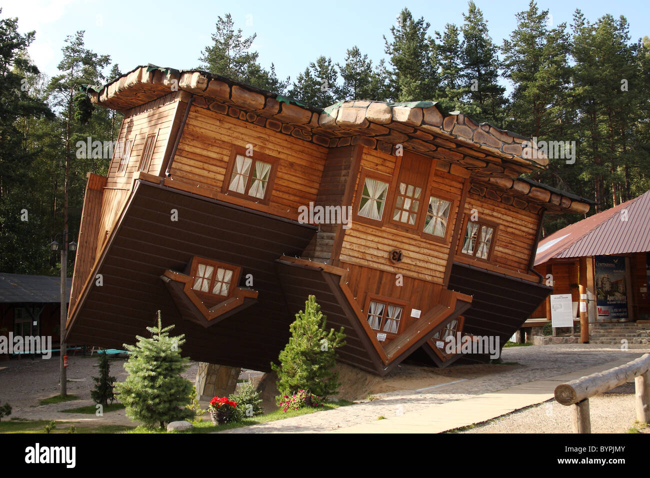 Upside Down House Tomasz Sienicki (CC BY 3.0) Upside Down House Tomasz Sienicki (CC BY 3.0)