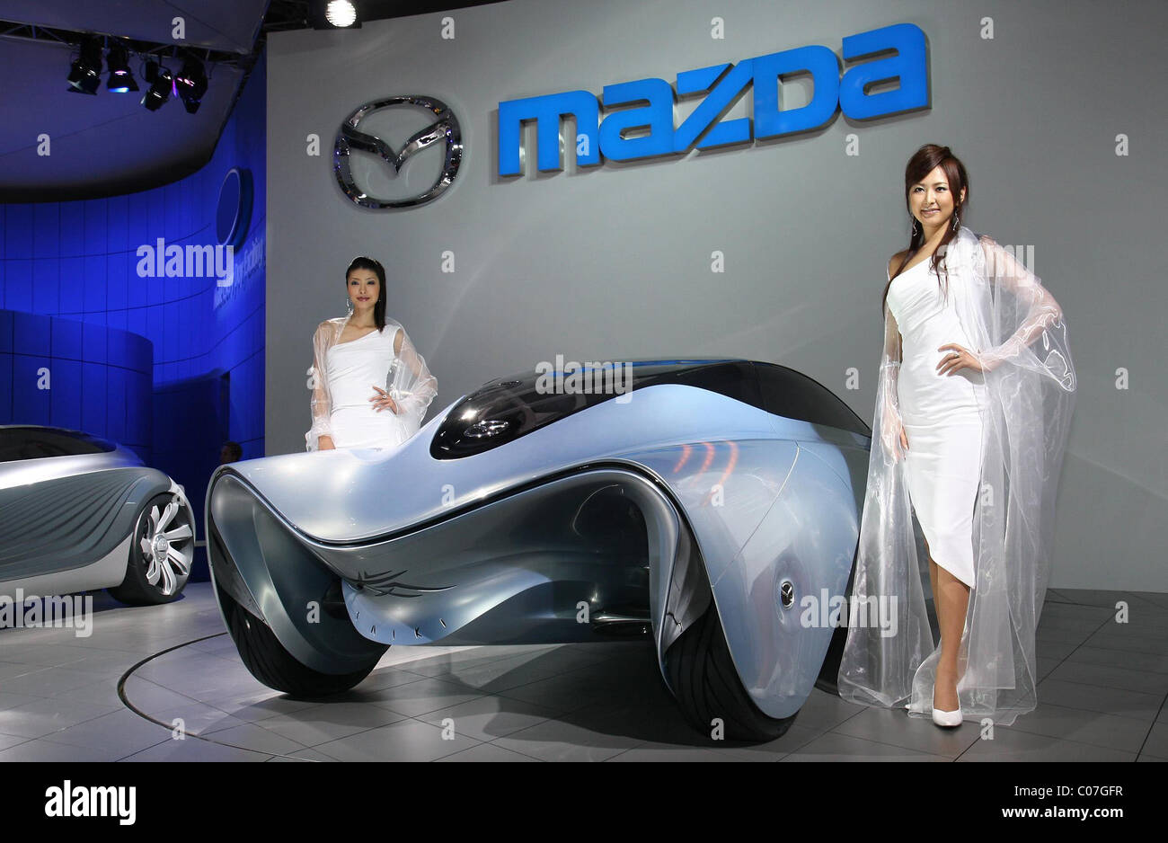 http://c8.alamy.com/comp/C07GFR/mazda-taiki-mazda-is-to-show-a-concept-car-called-taiki-at-the-tokyo-C07GFR.jpg