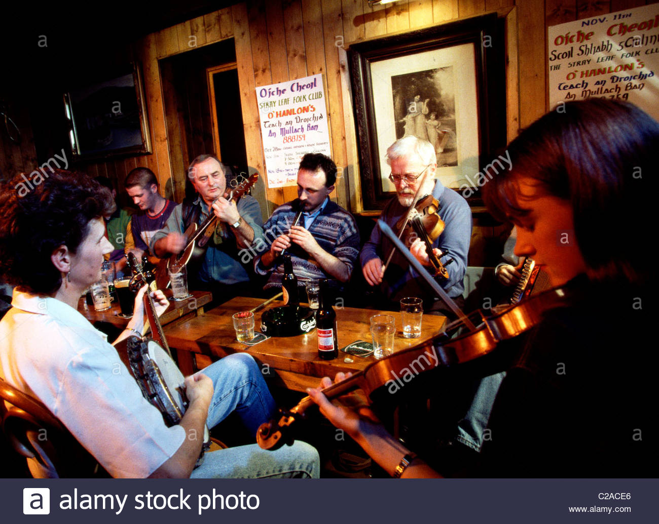 Traditional Irish music session in Madden's Bar, Belfast Stock Photo