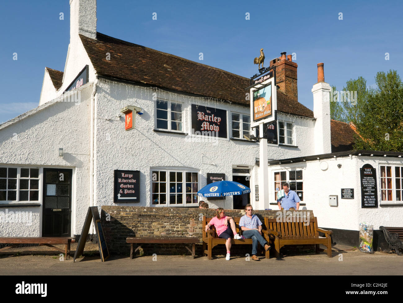The Barley Mow Pub Tilford near Farnham Surrey UK Stock Photo, Royalty