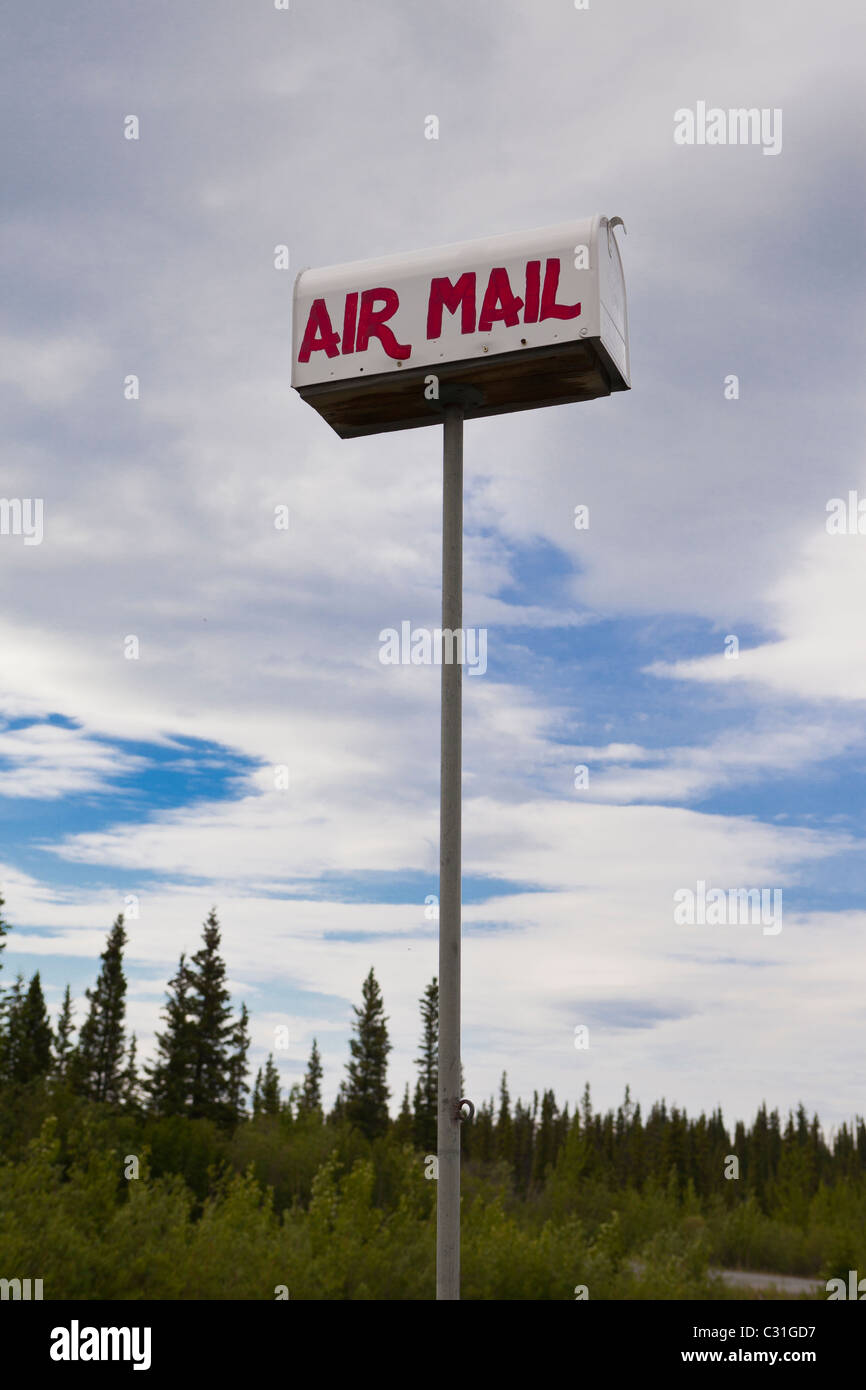 thompson-pass-alaska-usa-air-mail-mailbox-on-tall-pole-C31GD7.jpg