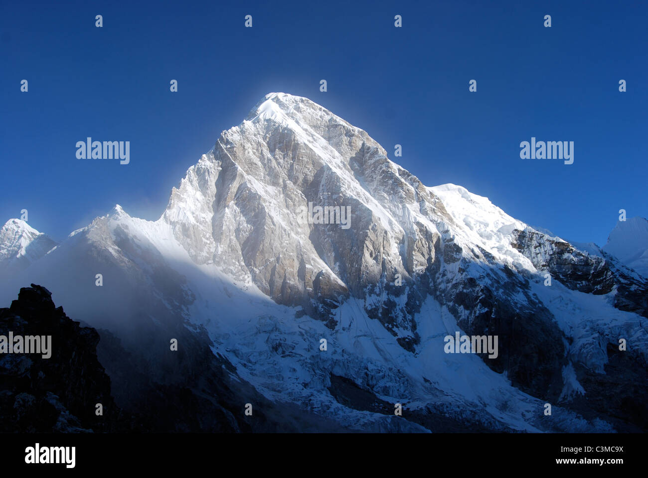 mount-everest-at-sunrise-taken-from-the-