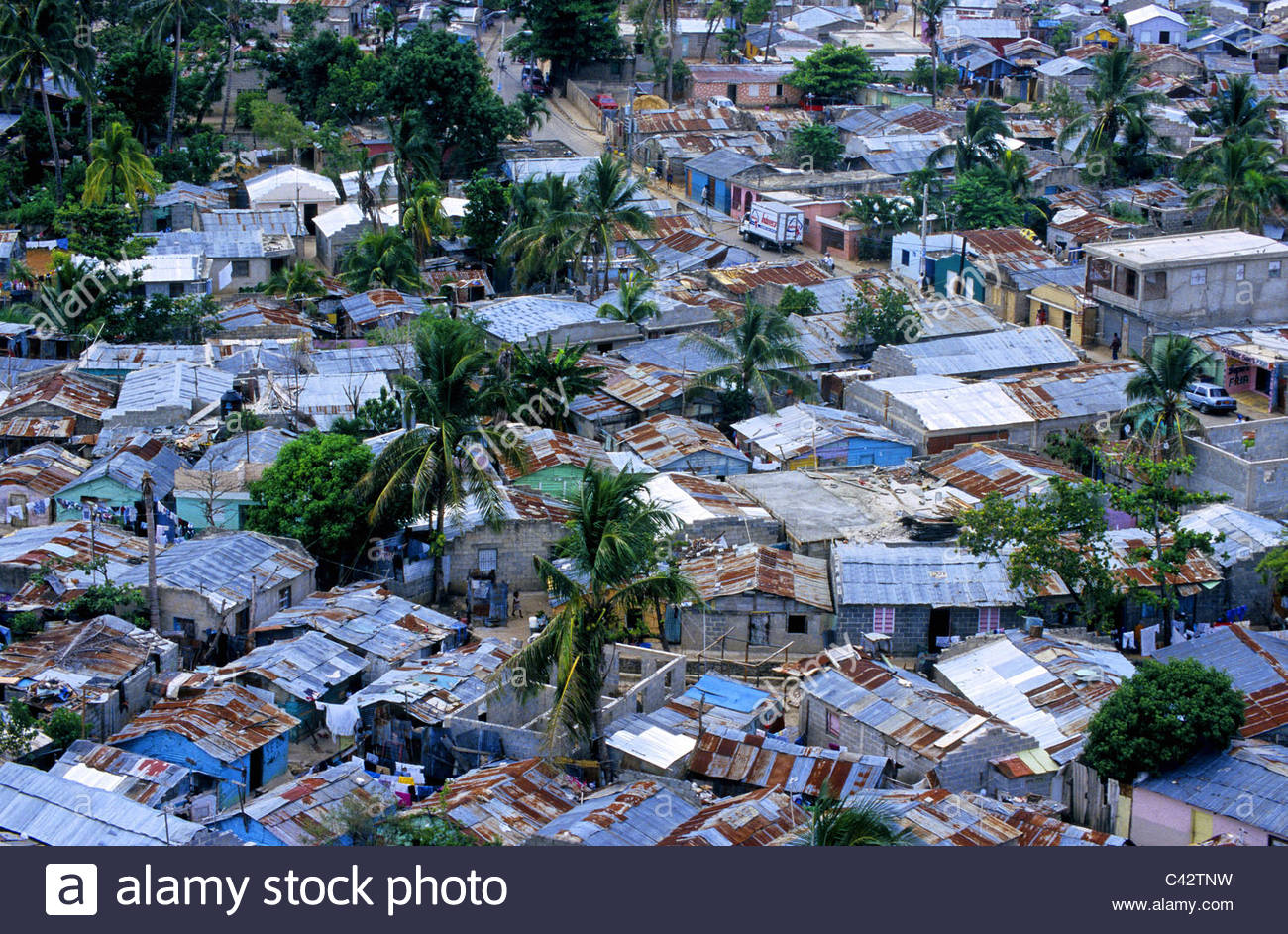 dominican-republic-santo-domingo-shanty-town-C42TNW.jpg