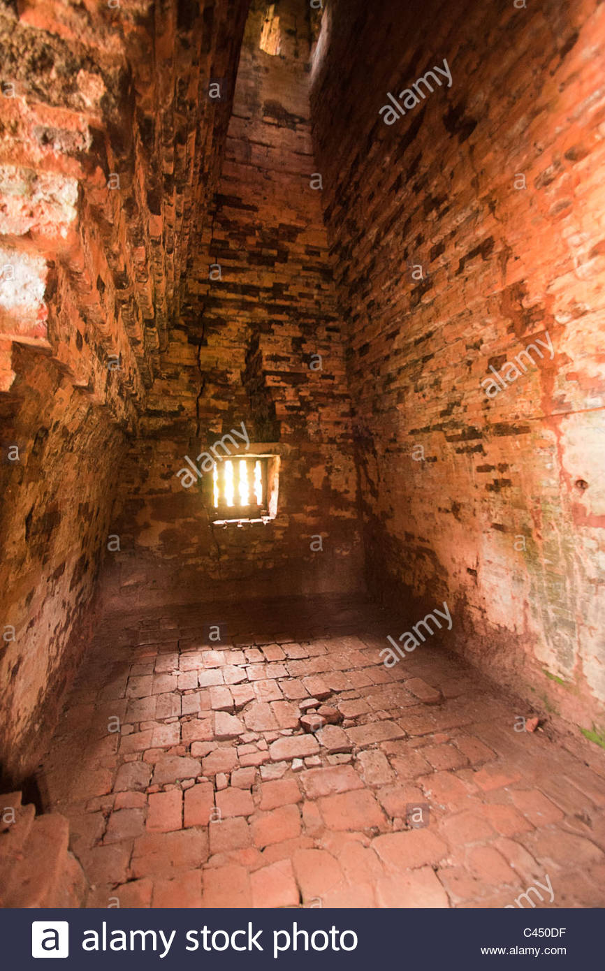 vietnam-my-son-b5-tower-view-of-temple-interior-tower-interior-red-C450DF.jpg