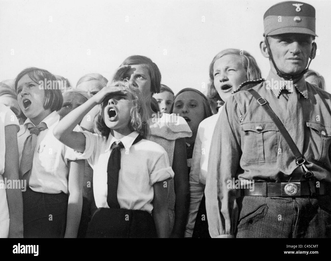 a league of german girls Members of the bdm, 1935 the league of german girls or ( cognate ) band of german maidens ( german : bund deutscher mädel , abbreviated bdm ) was the girls' wing of the nazi party youth movement, the hitler youth . a league of german girls Members of the bdm, 1935 the league of german girls or ( cognate ) band of german maidens ( german : bund deutscher mädel , abbreviated bdm ) was the girls' wing of the nazi party youth movement, the hitler youth .