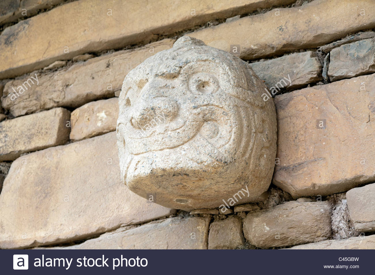 iconography at chavin de huantar Peru: bus - tour culture chavin de huantar (3180 m) culture chavin de huantar: located in the peruvian andes, chavín de huántar was the strategic capital and religious center of the pre-inca, chavín civilization. iconography at chavin de huantar Peru: bus - tour culture chavin de huantar (3180 m) culture chavin de huantar: located in the peruvian andes, chavín de huántar was the strategic capital and religious center of the pre-inca, chavín civilization.