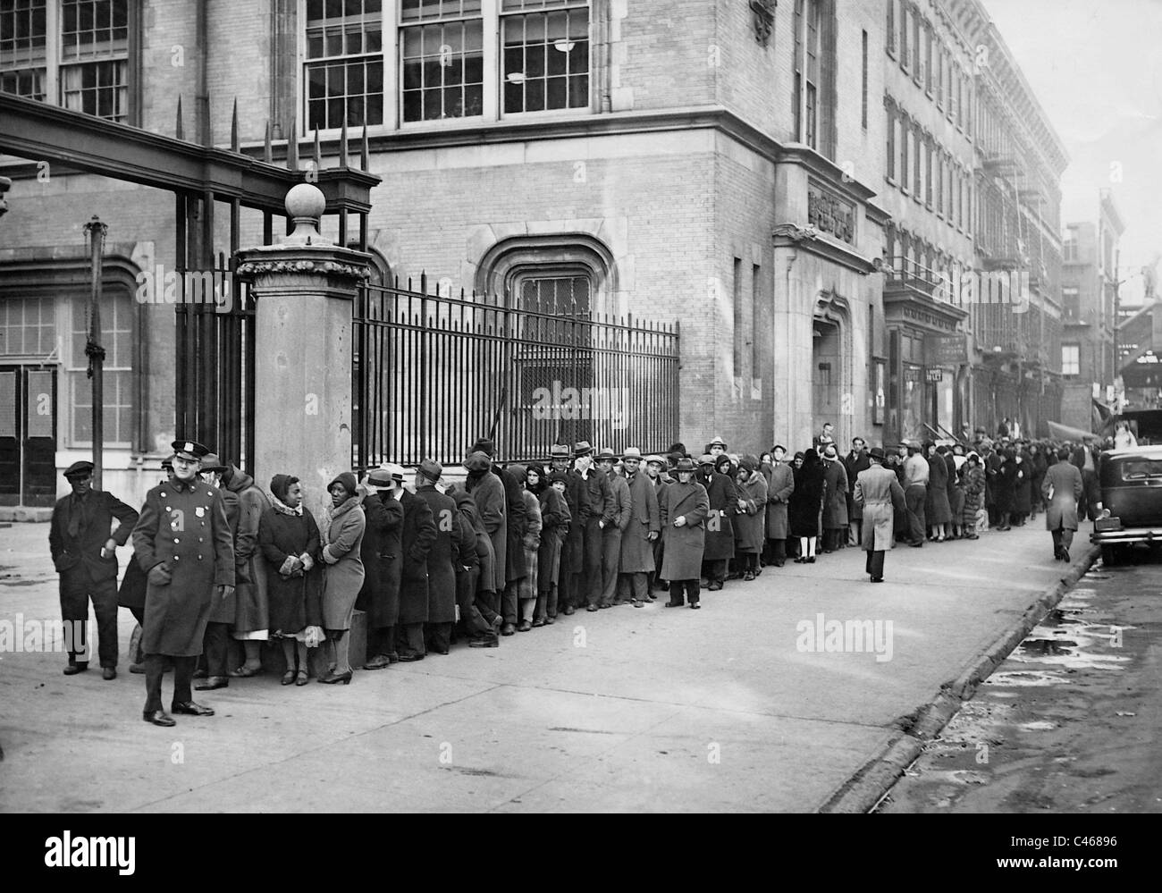 unemployed-in-new-york-during-the-great-depression-1932-stock-photo