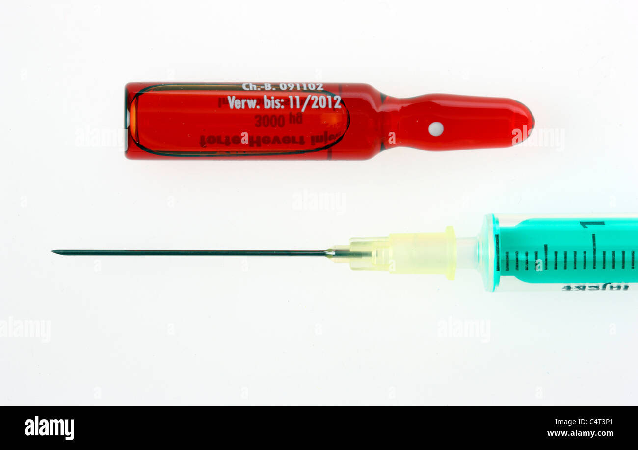 Injection cannula, medical syringe, filling a syringe with a Stock