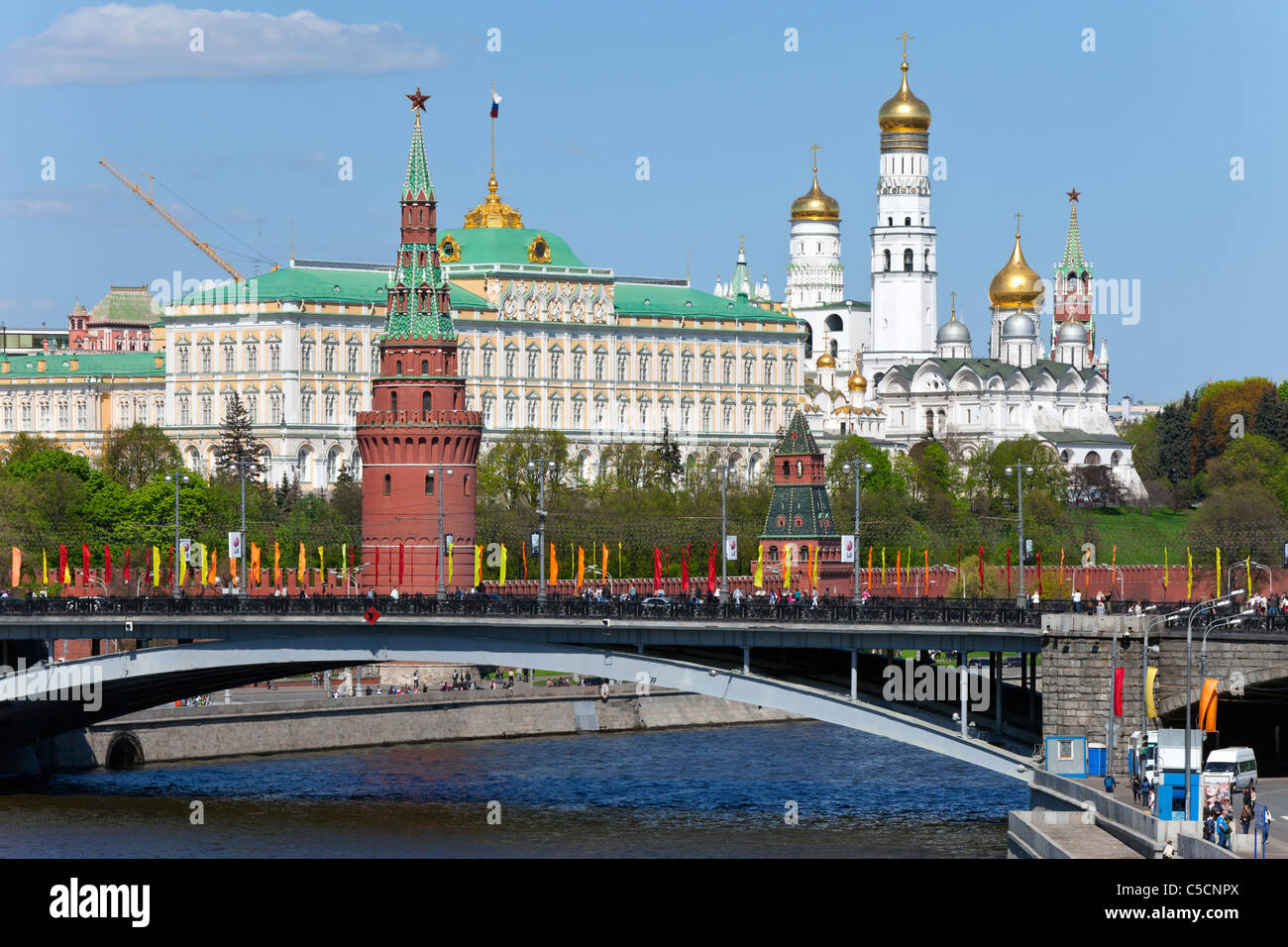 Ingredients moscow music peace festival 2 dvd set disc 1 august 12 skid row holidays in the sun makin a mess piece of me big guns 18 and life youth gone wild cinderella.