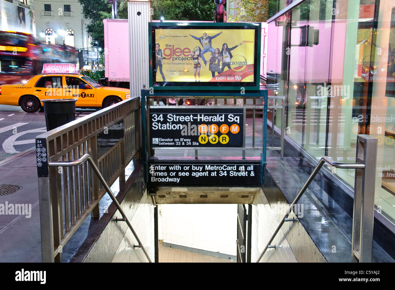 subway-metro-train-station-34th-street-herald-square-manhattan