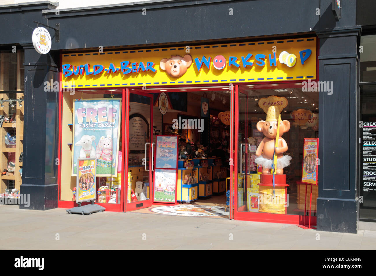 Build a bear workshop online shopping Build your beary own stuffed animal at Build-A-Bear Workshop. It's the most fun you will ever make. Shop online or find a location near you!