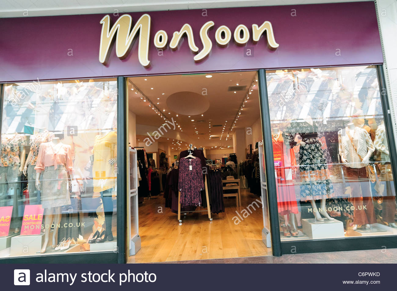 Monsoon holiday shop Summer is in our sights, and with that said we’re preparing the ultimate summer wardrobe with 20% off holiday-perfect styles. From beach-ready bikinis and swimwear to lightweight linen trousers and floaty maxi dresses, we have sunny days and scorching escapes covered.