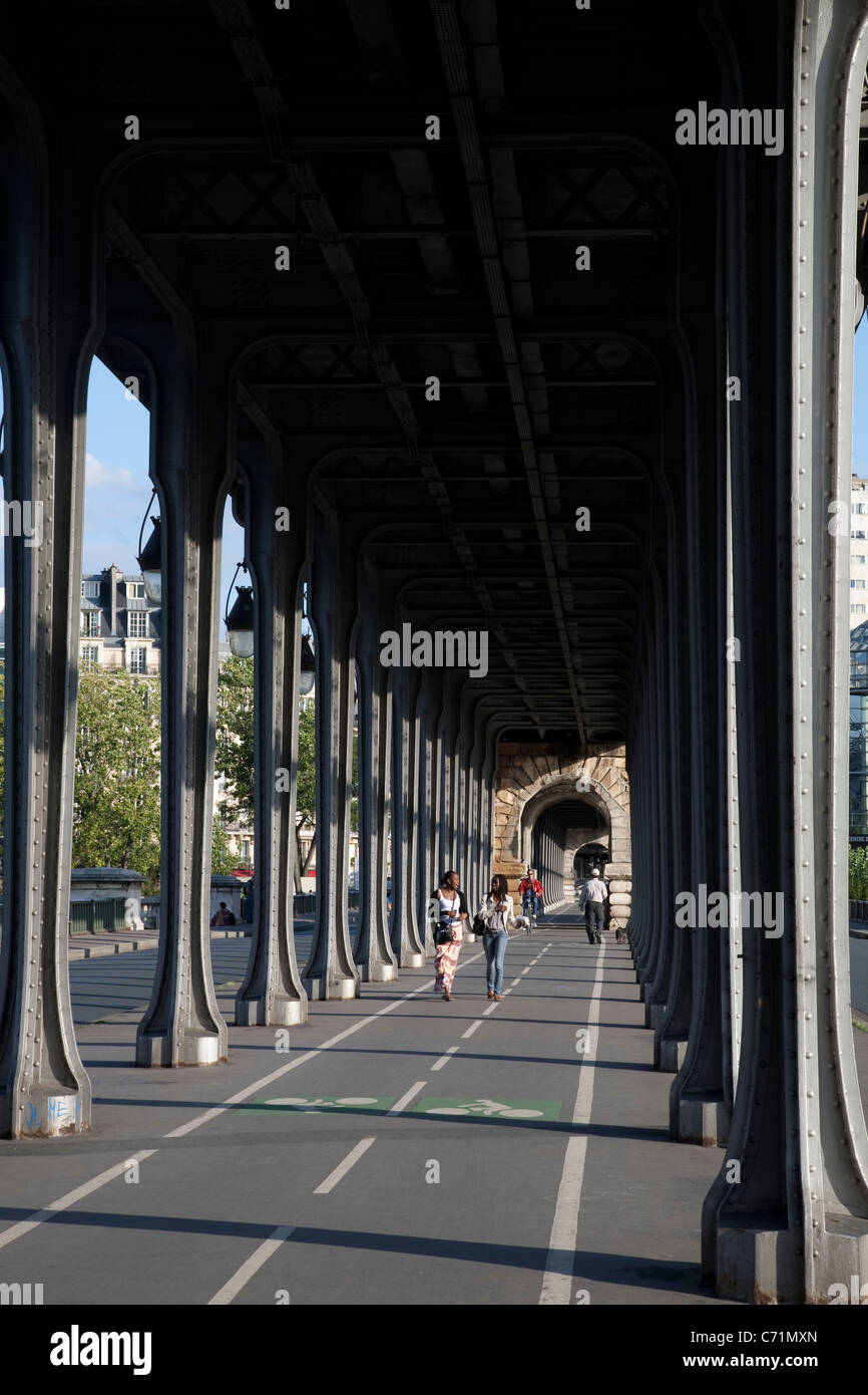 Pont De Bir Hakeim Bridge In Paris France Stock Photo Alamy