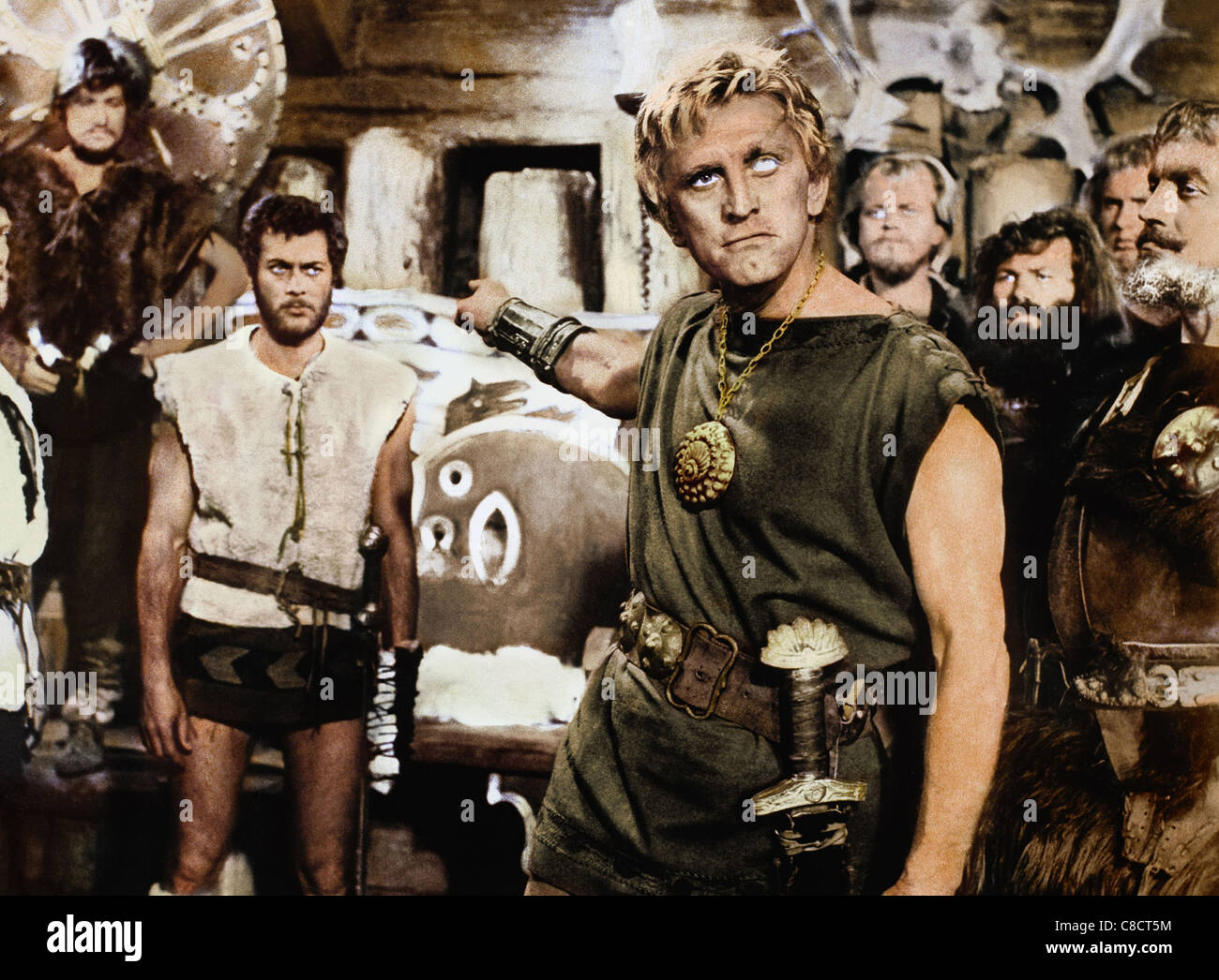 tony-curtis-kirk-douglas-the-vikings-1958-C8CT5M.jpg