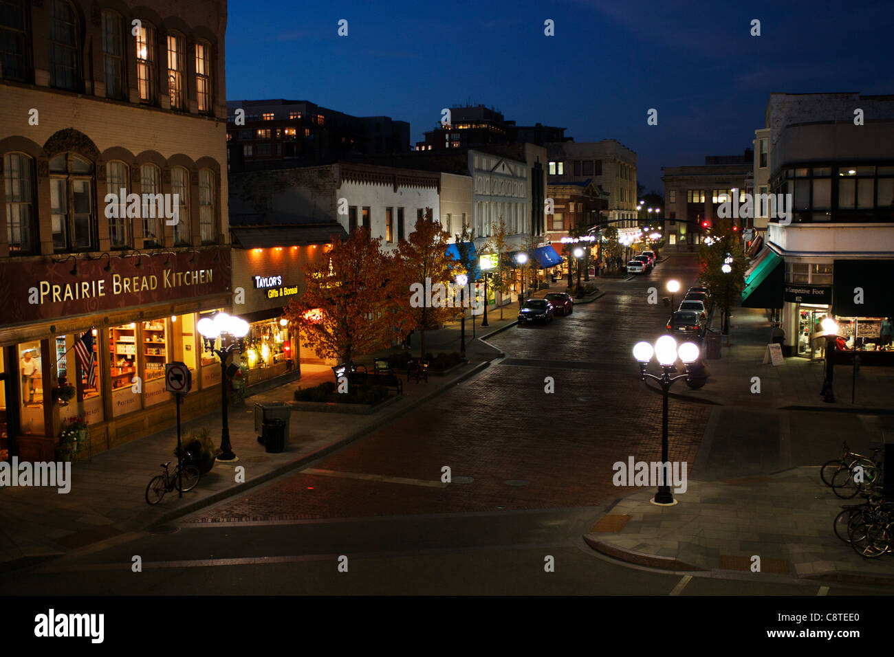 Evening_on_Marion_Street_and_Downtown_Oa