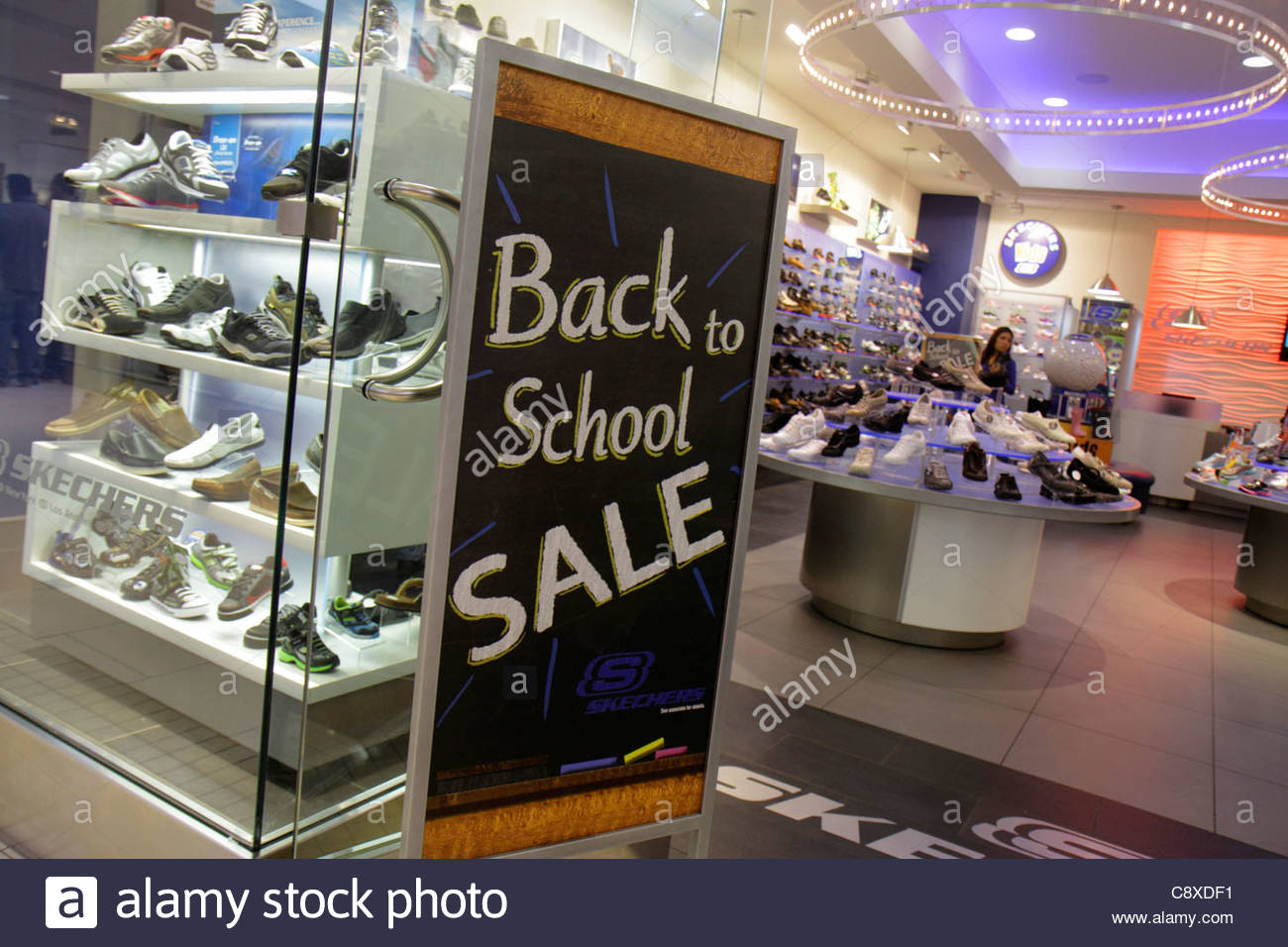 stores that sell skechers