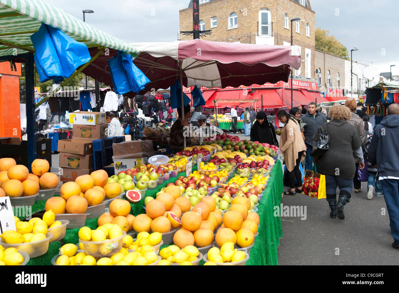 Ridley Road market in Hackney, London, England, UK Stock Photo, Royalty