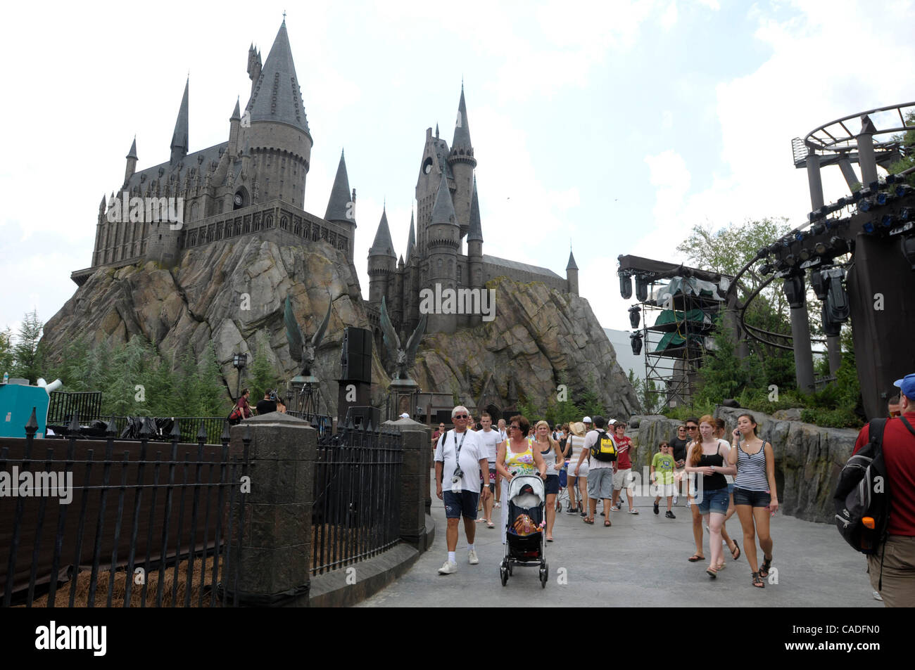 jun-17-2010-orlando-florida-us-tourists-walk-past-the-entrance-gates-CADFN0.jpg