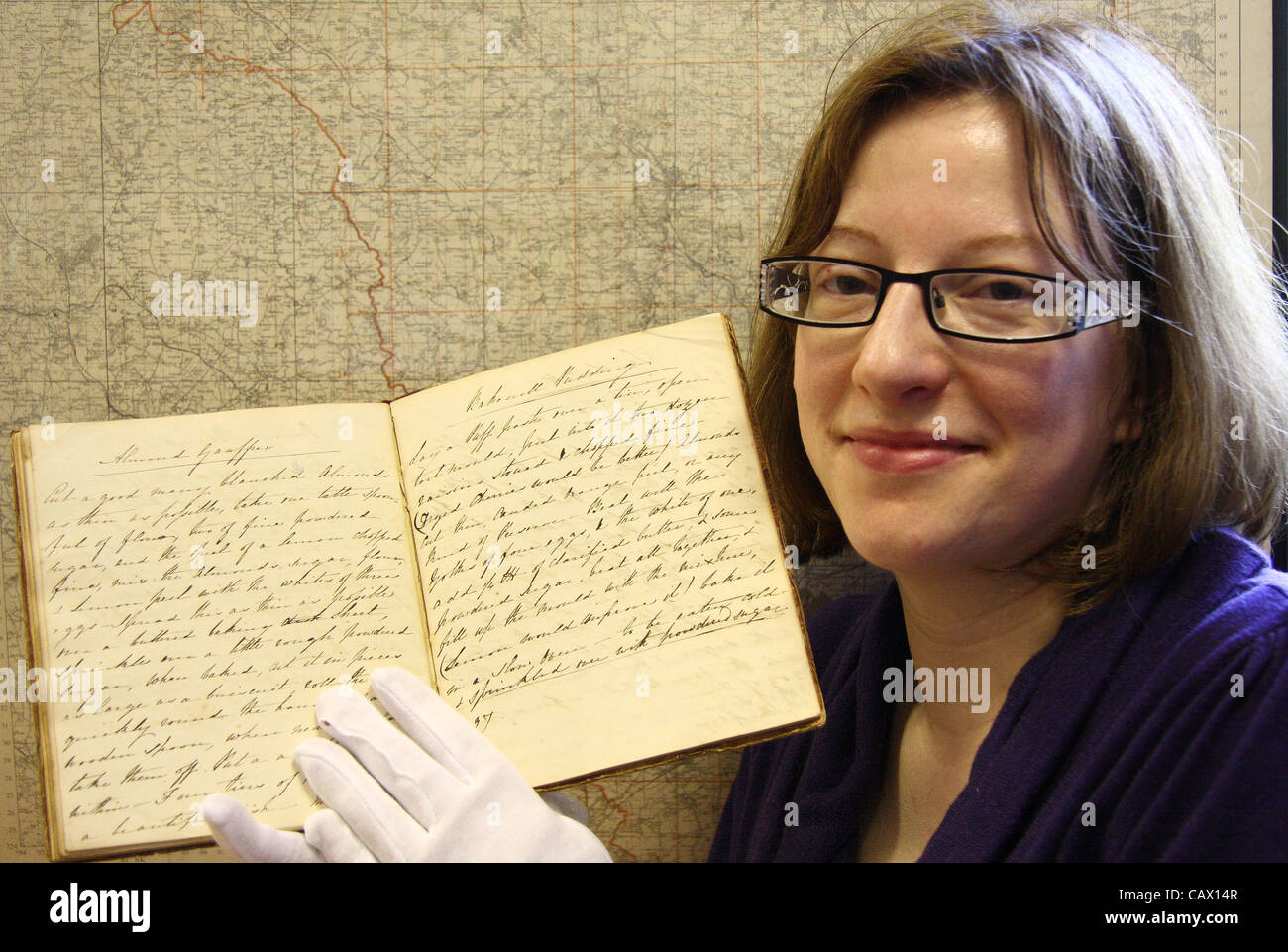 Sarah Chubb, Archives Manager, Derbyshire with Clara Palmer-Morewood&#39;s recipe book showing earliest - sarah-chubb-archives-manager-derbyshire-with-clara-palmer-morewoods-CAX14R