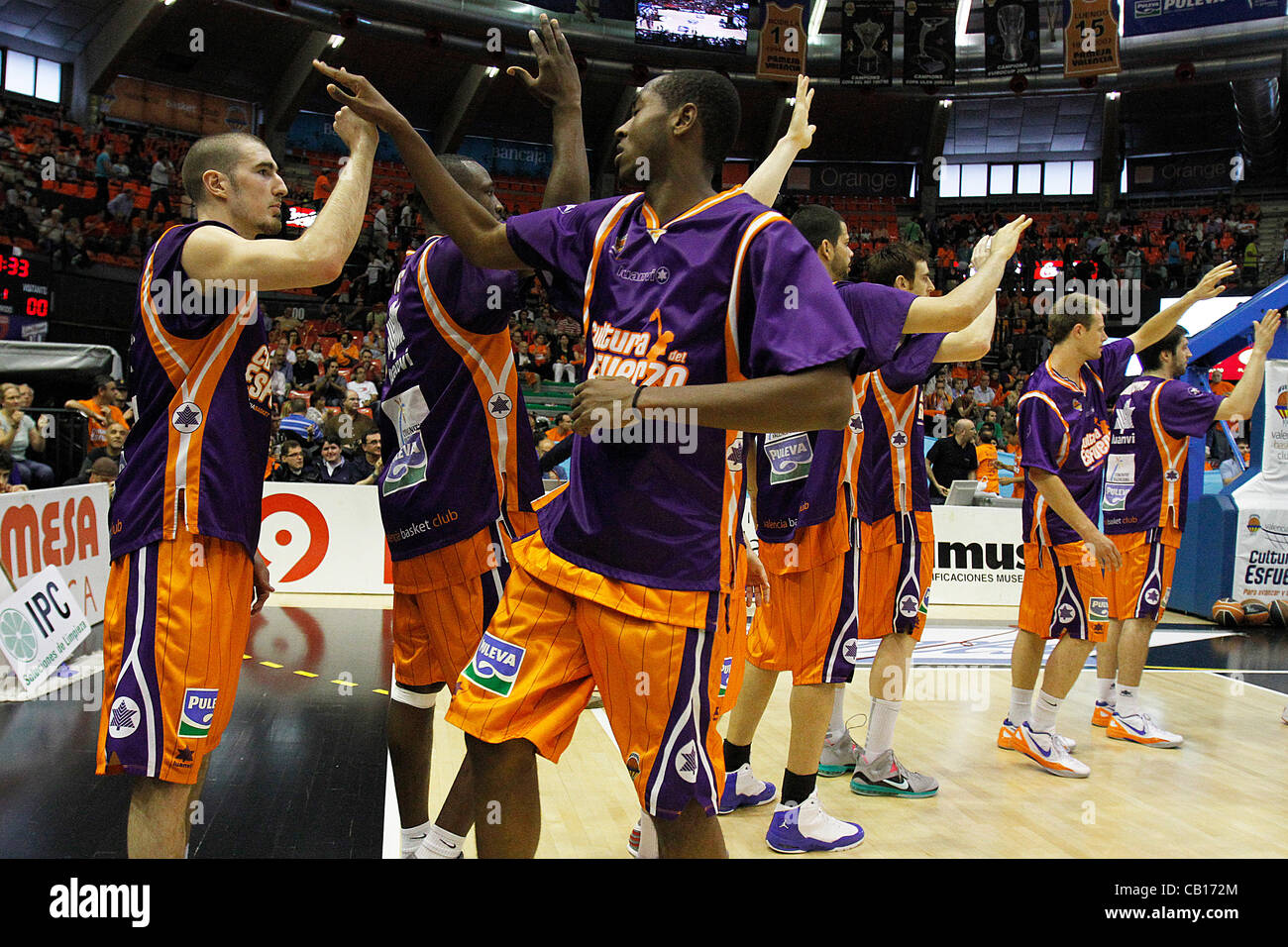 liga-acb-playoffs-2012-14-finals-valencia-basket-club-vs-lagun-aro-CB172M.jpg