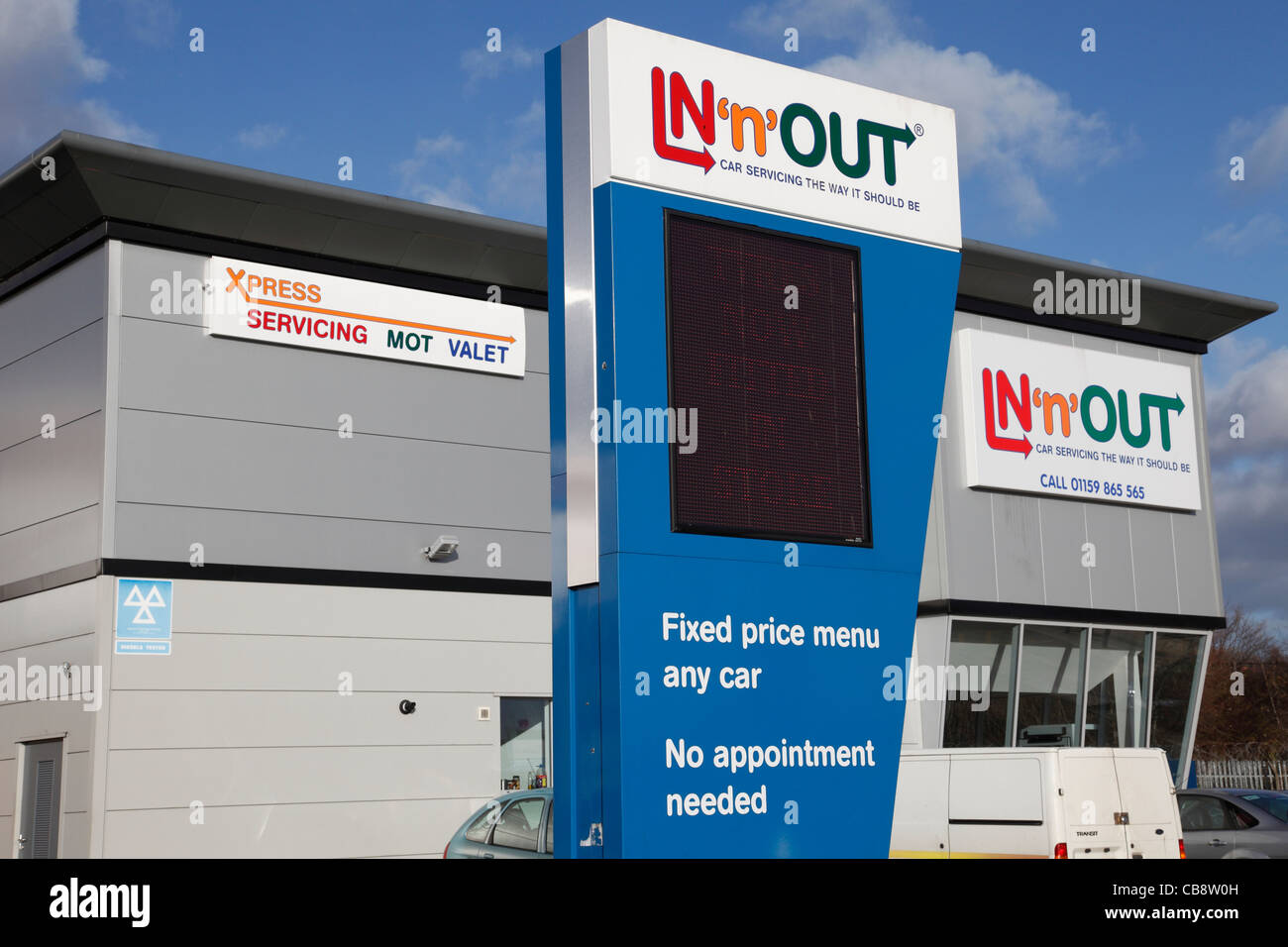An In 'n' Out car service centre in Nottingham, England, U.K Stockfoto