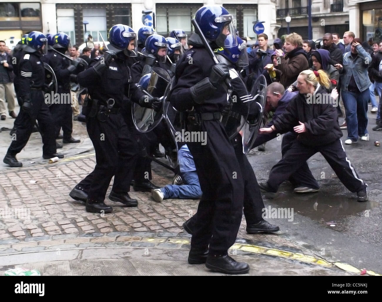 british-uk-riot-police-editorial-use-only-CCNKJ
