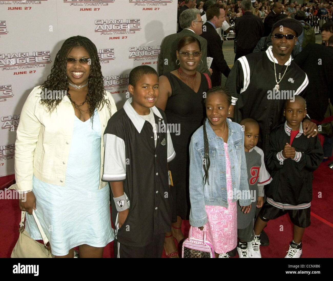 jun-18-2003-hollywood-ca-usa-rapper-mc-hammer-with-wife-and-kids-@-CCNXB6.jpg