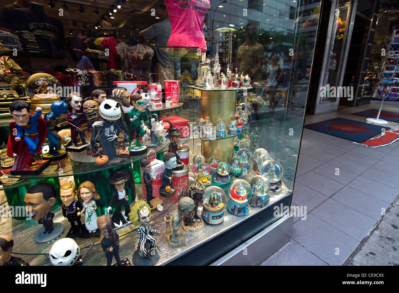Souvenir Shop On 5th Avenue In New York City Stock Photo Royalty Free souvenir-shop-on-5th-avenue-in-new-york-city-stock-photo-royalty-free