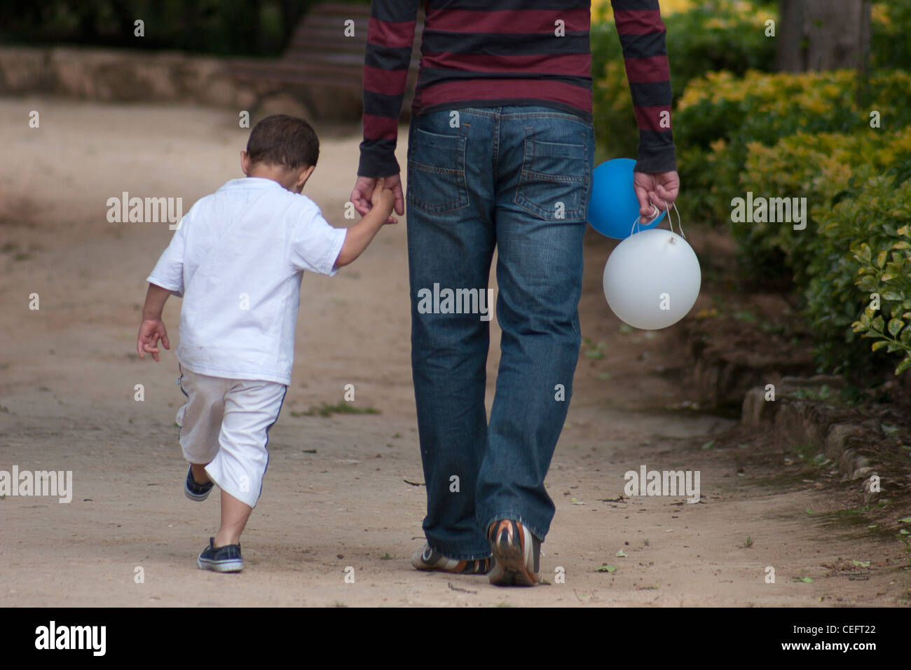 little-boy-holding-fathers-hand-CEFT22.j