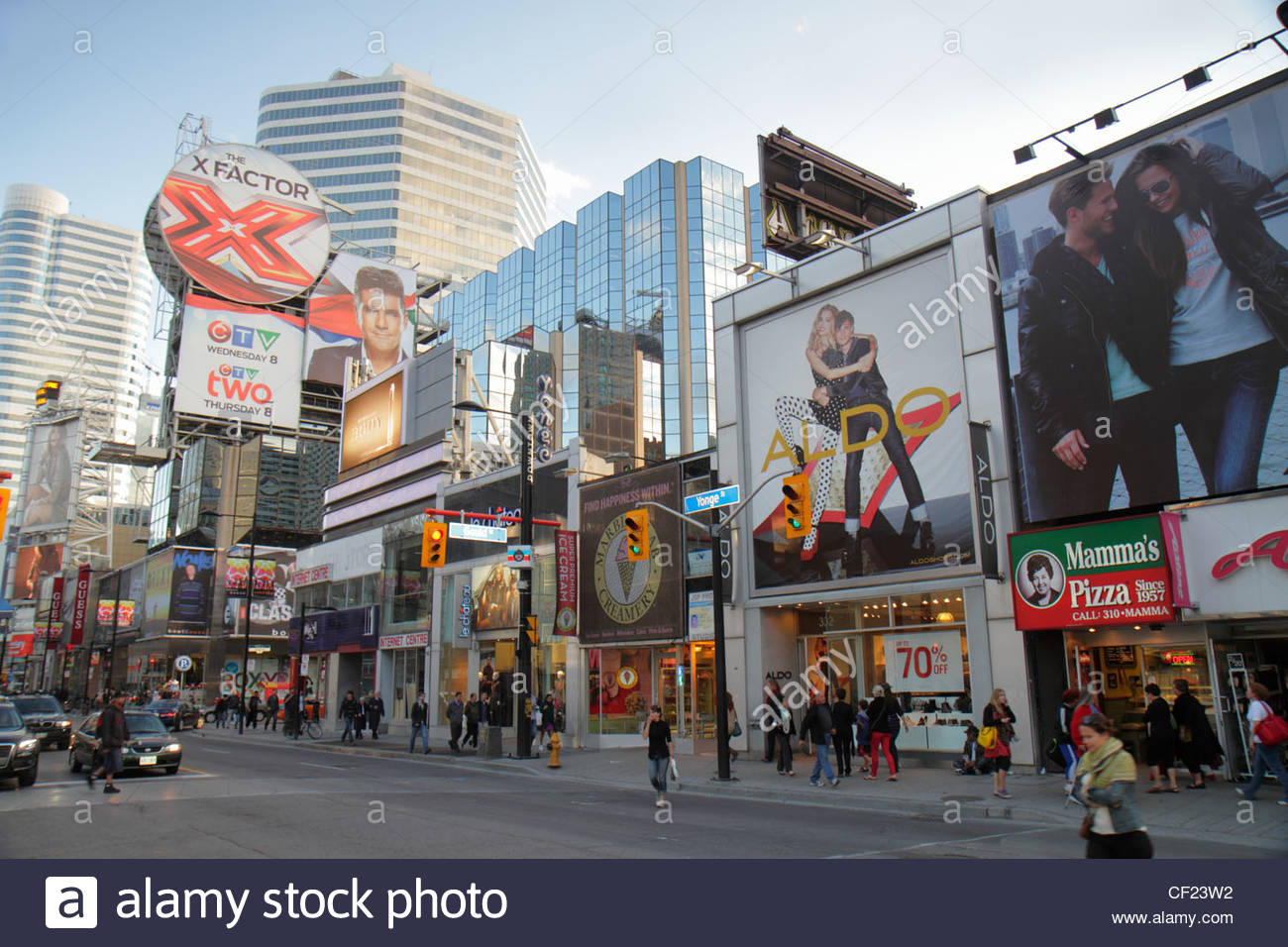Advertisement Toronto Eaton Centre. Start your day off at one of the city’s most iconic shopping hubs – Toronto Eaton distrib-wjmx2fn9.gaiently located downtown on Yonge Street between Queen and Dundas, this stylish mall is a Toronto landmark.