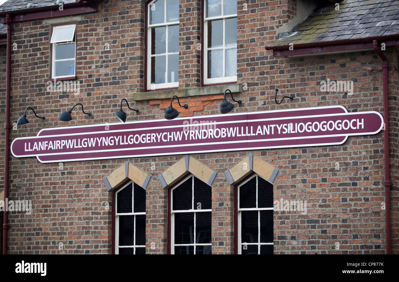 Llanfairpwllgwyngyllgogerychwyrndrobwllllantysiliogogogoch Railway