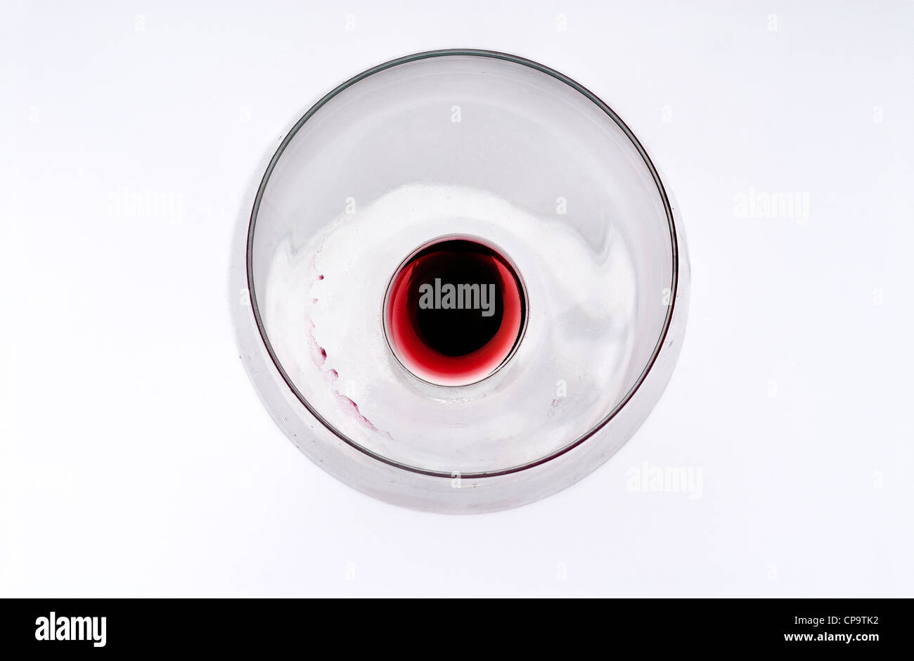 Dregs of red wine in a empty glass, view from above Stockfoto