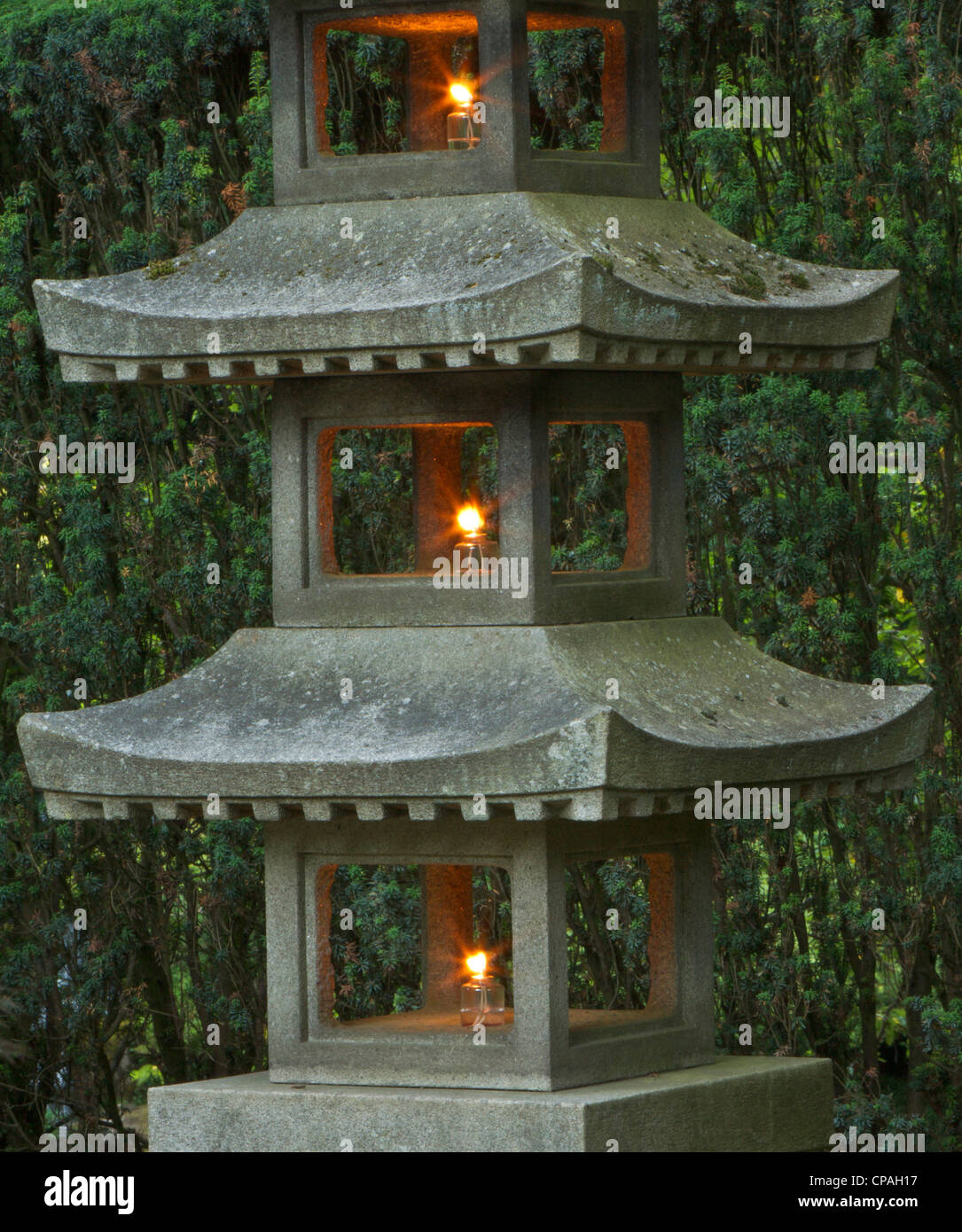 illuminated-stone-pagoda-lantern-in-portland-japanese-garden-CPAH17.jpg